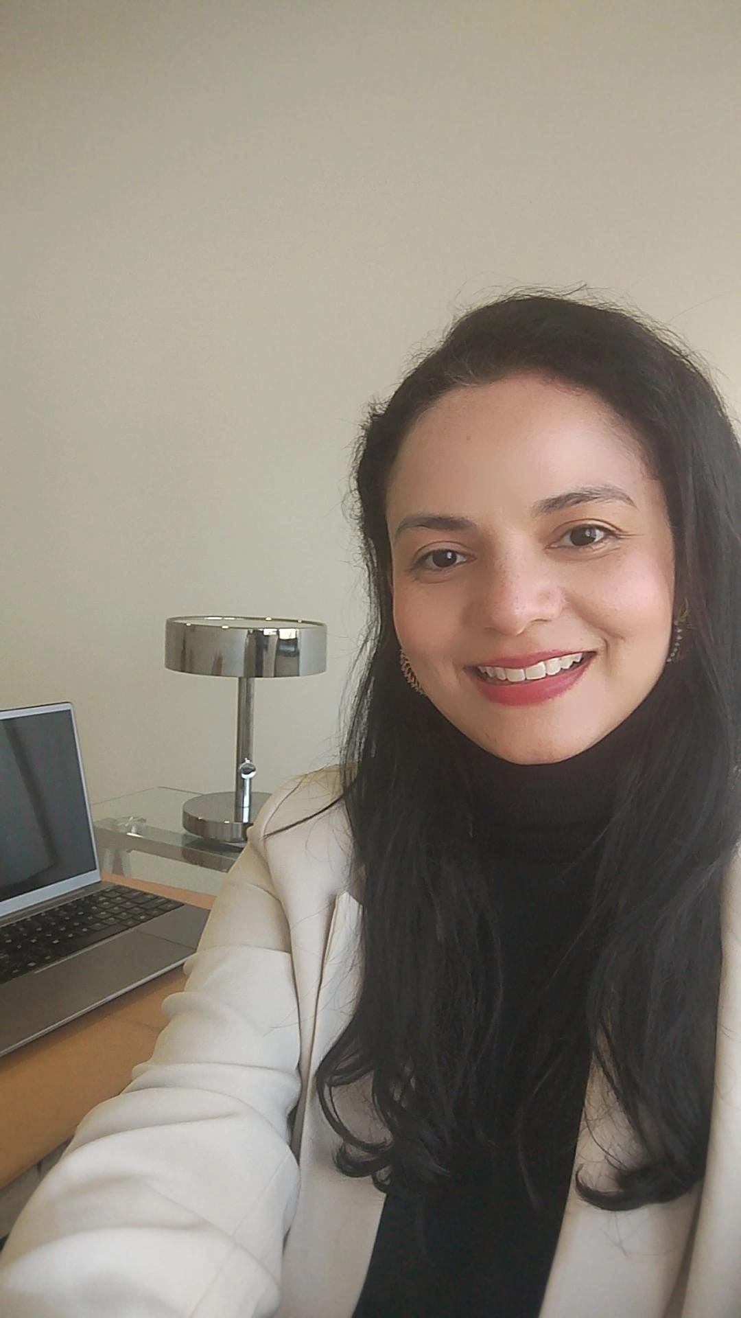 Laura Maciel em ambiente de atendimento nutricional