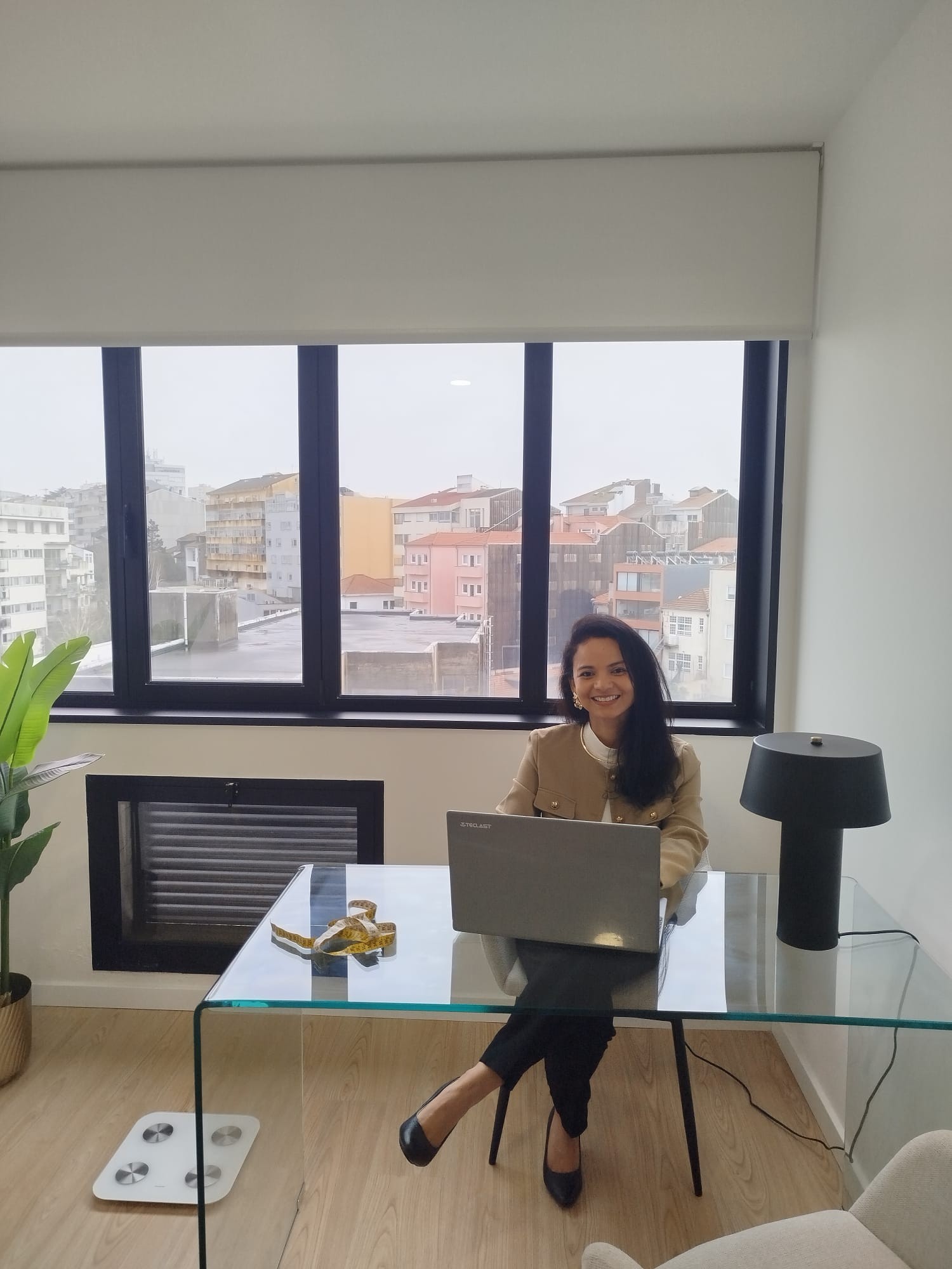 Laura Maciel em seu espaço de atendimento nutricional online